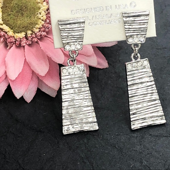 🍀 Abstract Textured Silver Drop Dangle Earrings - Picture 1 of 2